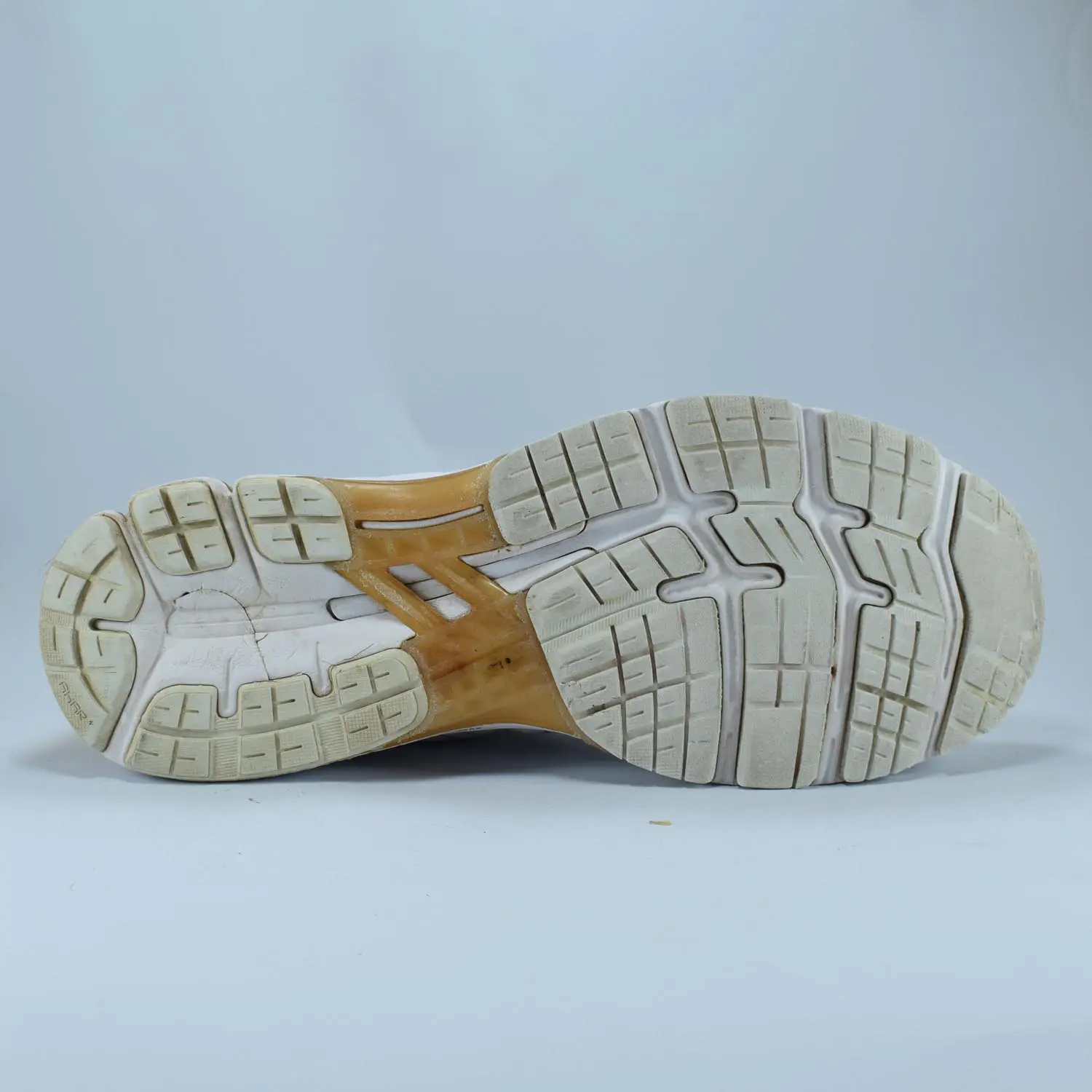 ASICS Gel-Kayano 26 Platinum - Image 3